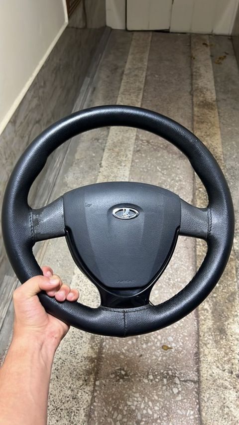 Məhsul: Lada sükan çarxı (orijinal emblemlə) Xüsusiyyətlər — Gəncə