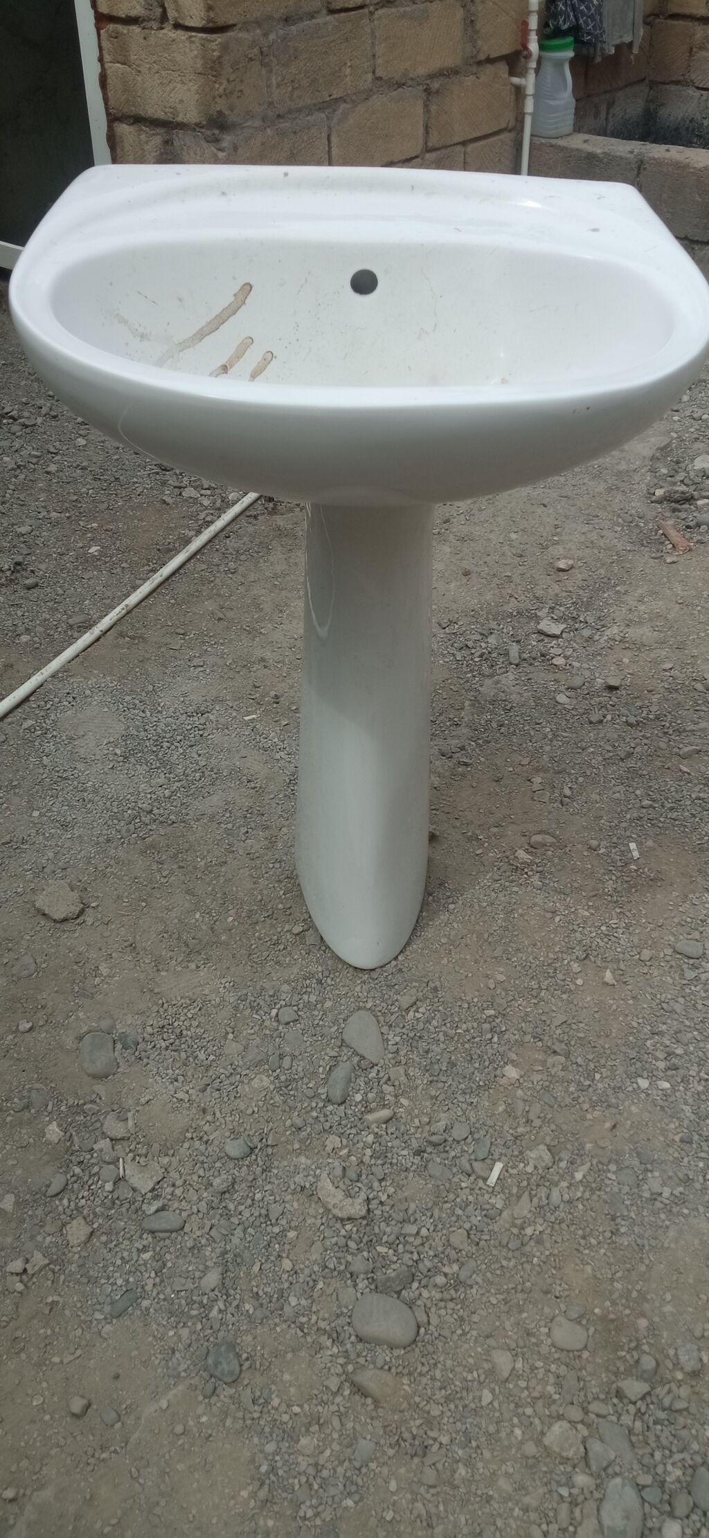 Ağ keramika ayaqlı hamam çanağı (lavabo) dəsti. - Komplekt: üst — Santexnika, Quba (2)