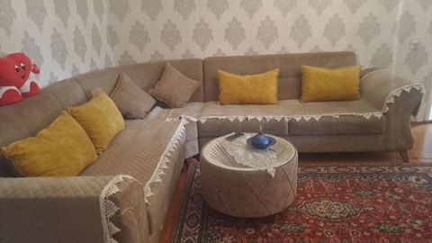 Uqlavoy divan. 500azn. Yaxsi veziyyetde. Bazasi var. Ünvan — Bakı