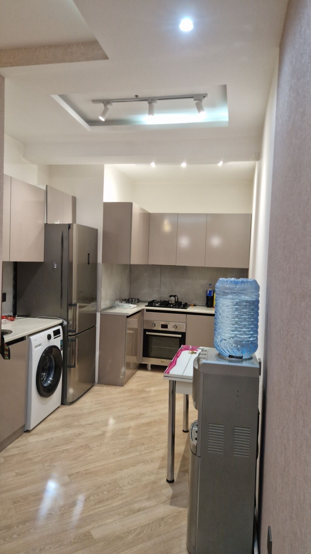 Makler Narahat Etməsin 28 may metro çıxışında 3 otaqlı. 2 balkon 2 — Daşınmaz əmlak, Bakı (10)