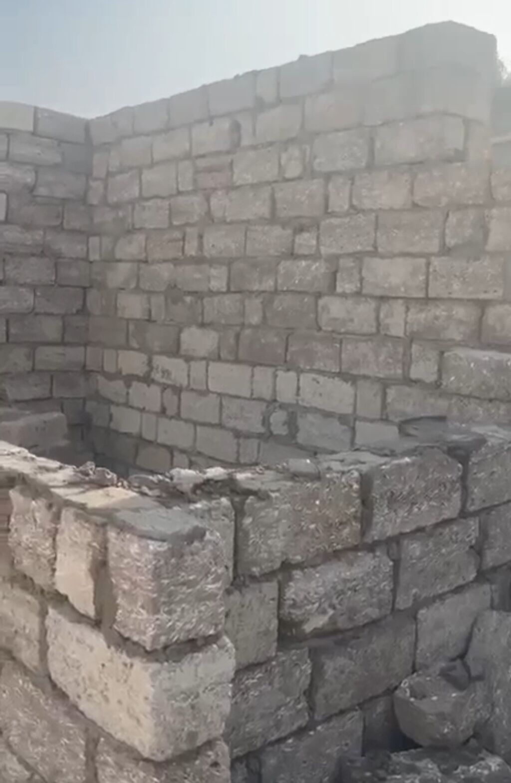 Tikinti üçün daş materialları və yarımçıq hörgü konstruksiyası — Mallar, Bakı (2)