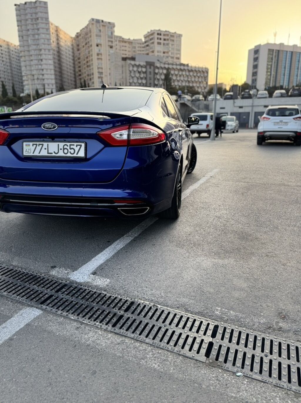 Ford Fusion sedan – mavi rəng, 4 qapı, ön və arxa park yerlərində — Avto, Bakı (5)