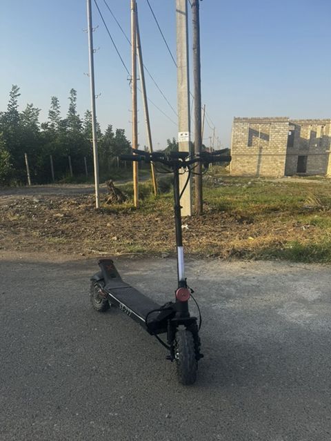 Elektrik skuter – off-road təkərli, güclü şəhər və kənd yolları üçün — Gədəbəy