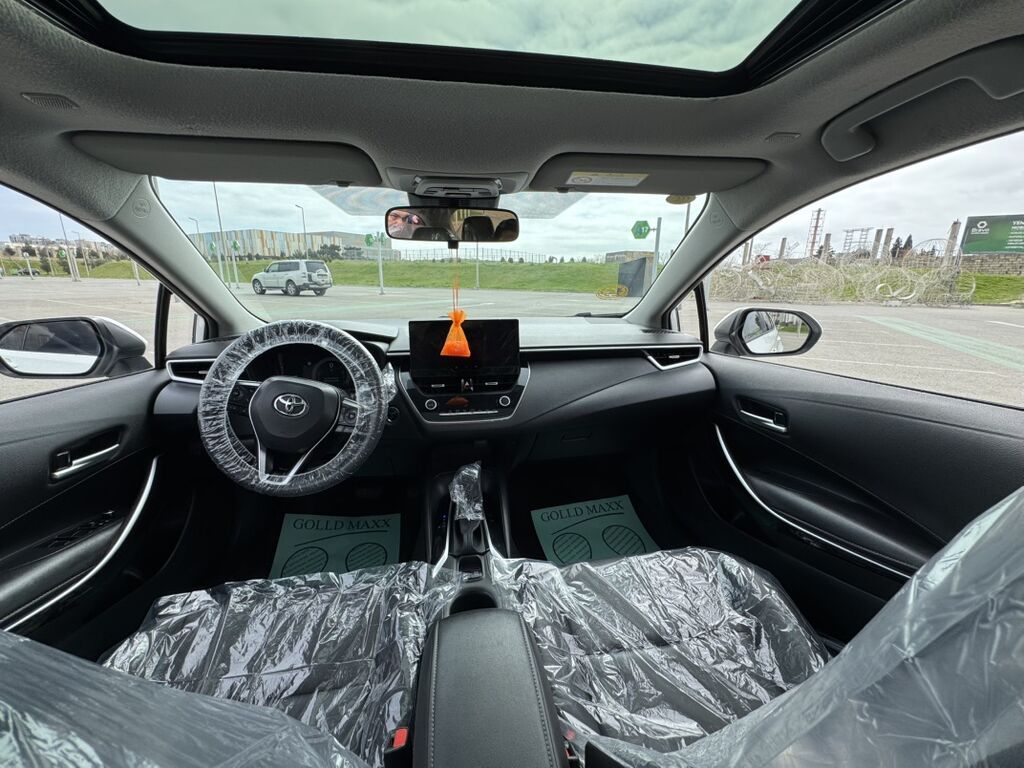 Toyota Corolla sedan – ağ rəng, hibrid. Texnologiya və avadanlıq — Avto, Digah