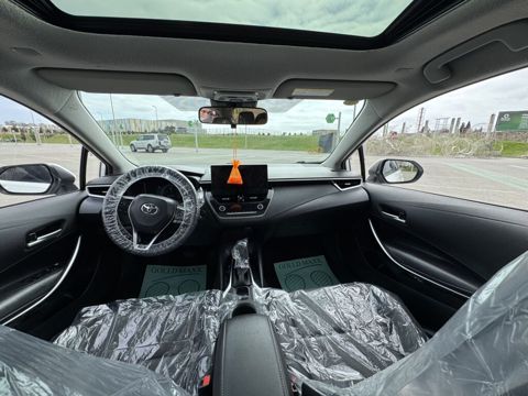 Toyota Corolla sedan – ağ rəng, hibrid. Texnologiya və avadanlıq — Digah