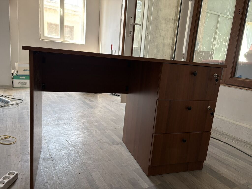Ofis yazı masası - 3 açarlı çəkməcə Ünvan: Bakı Şərab 1 — Ofis mebeli, Bakı