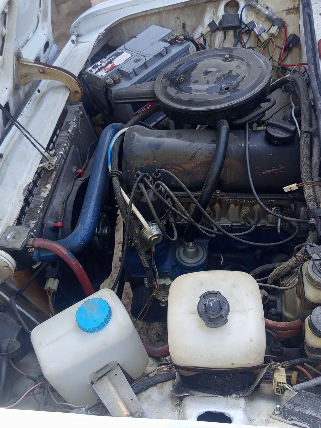VAZ 2106, ağ rəng, sedan kuzov. Xüsusiyyətlər: - Arxaötürücülü — Avto, Bakı (4)