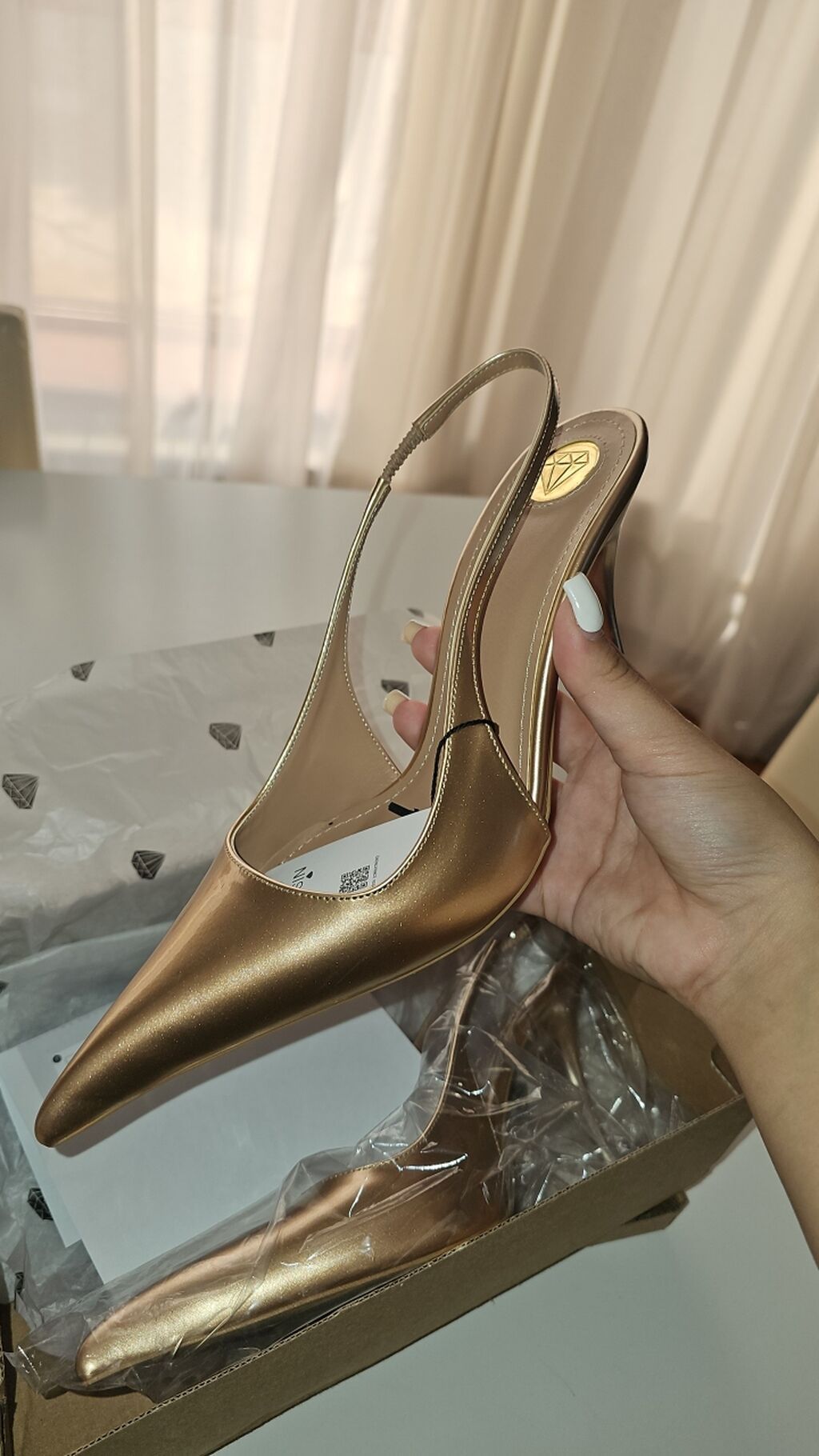 Qızılı rəngli qadın stiletto ayaqqabı – slingback model - Brend — Şəxsi əşyalar, Masazır (3)