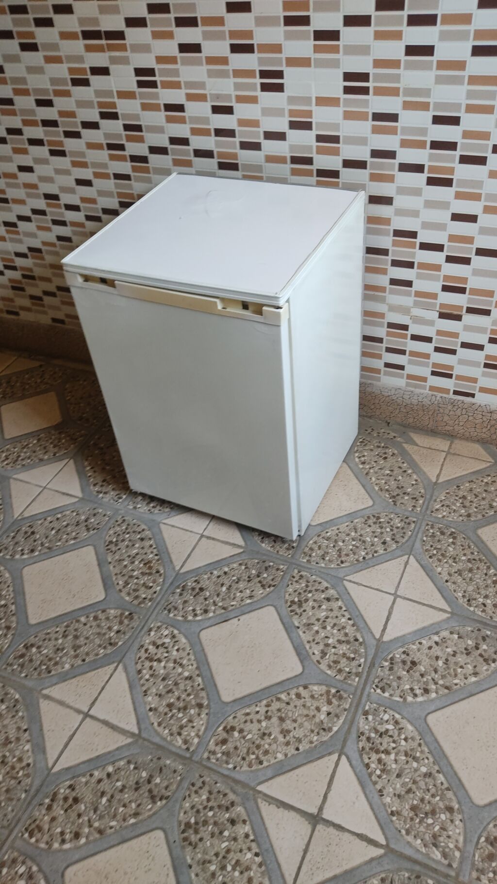 Kompakt bir kameralı mini soyuducu - Aşağı ölçülü, tək qapılı model — Soyuducular, Bakı (2)