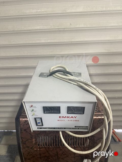 Emkay MODEL–AVR2000 – AC Avtomatik Gərginlik Tənzimləyicisi (2000 VA)
