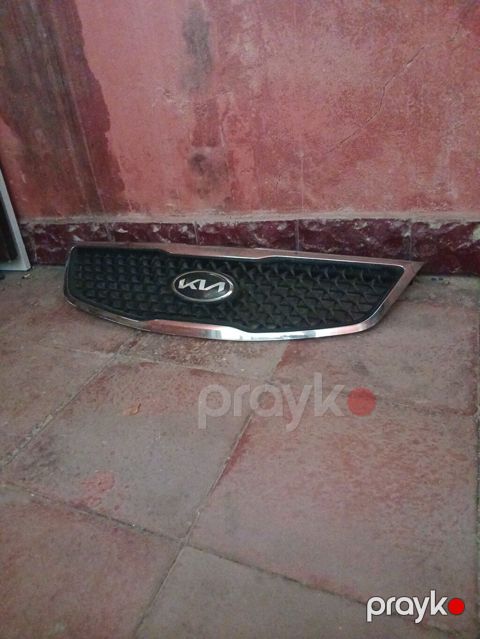 KIA ön radiator barmaqlığı (nöqtəli “piano” naxışlı, xrom haşiyəli)