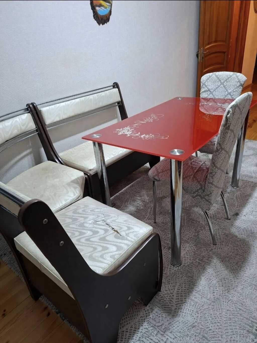 Mətbəx üçün künc dəsti Tərkibi: - Şüşə səthli, qırmızı rəngdə naxışlı — Mebel, Bakı