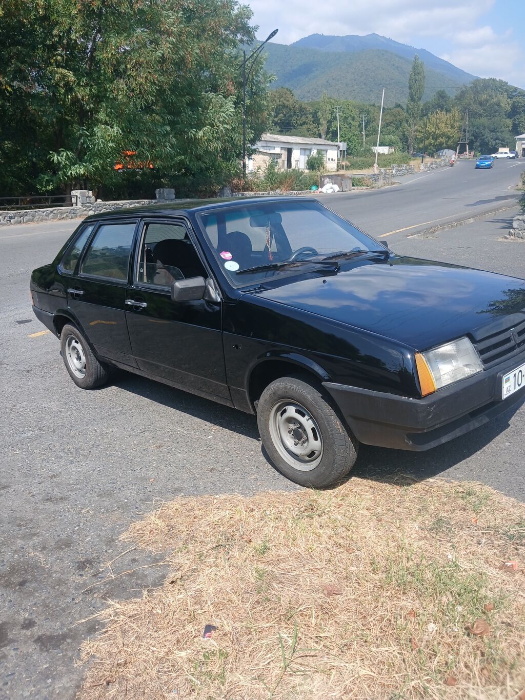 Lada Samara (VAZ 21099) – sedan, qara rəng. Xüsusiyyətlər: - Kuzov: 4 — Avto, Qax (3)