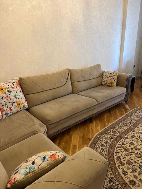 Künc divan dəsti - Model: L‑şəkilli künc divan - Rəng: açıq bej/daş — Bakı