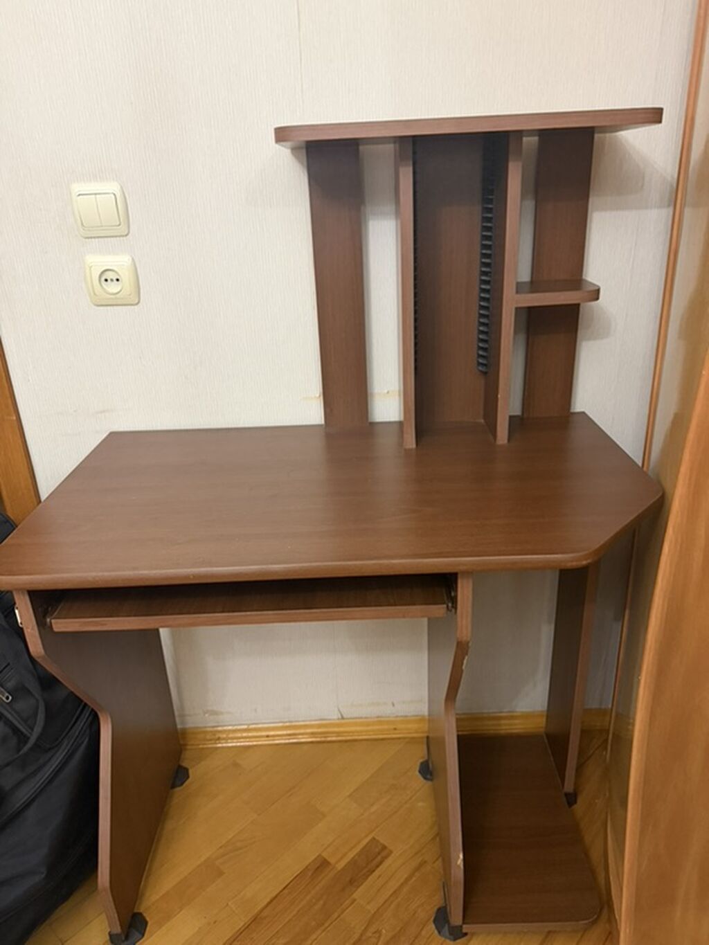 Künc masa, Polkalı, Siyirməli, Sadə laminat, Zəmanətsiz, Kredit yoxdur — Mebel, Bakı