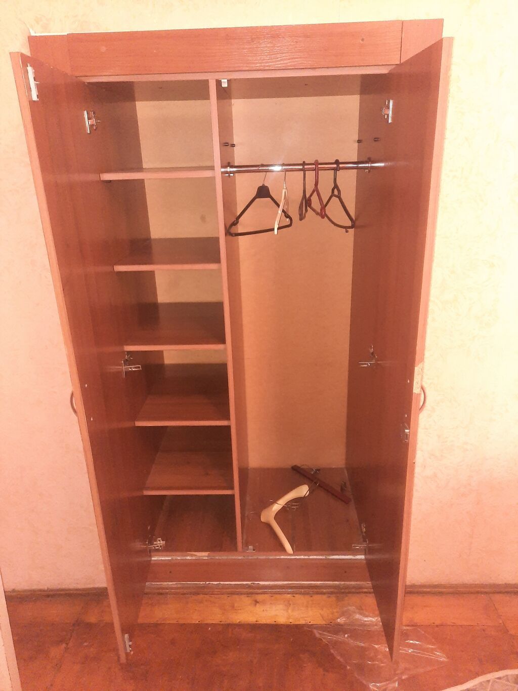 İşlənmiş, 2 qapılı, Qəhvəyi, Taxta, Açılan, Düz dolab — Mebel, Bakı (2)