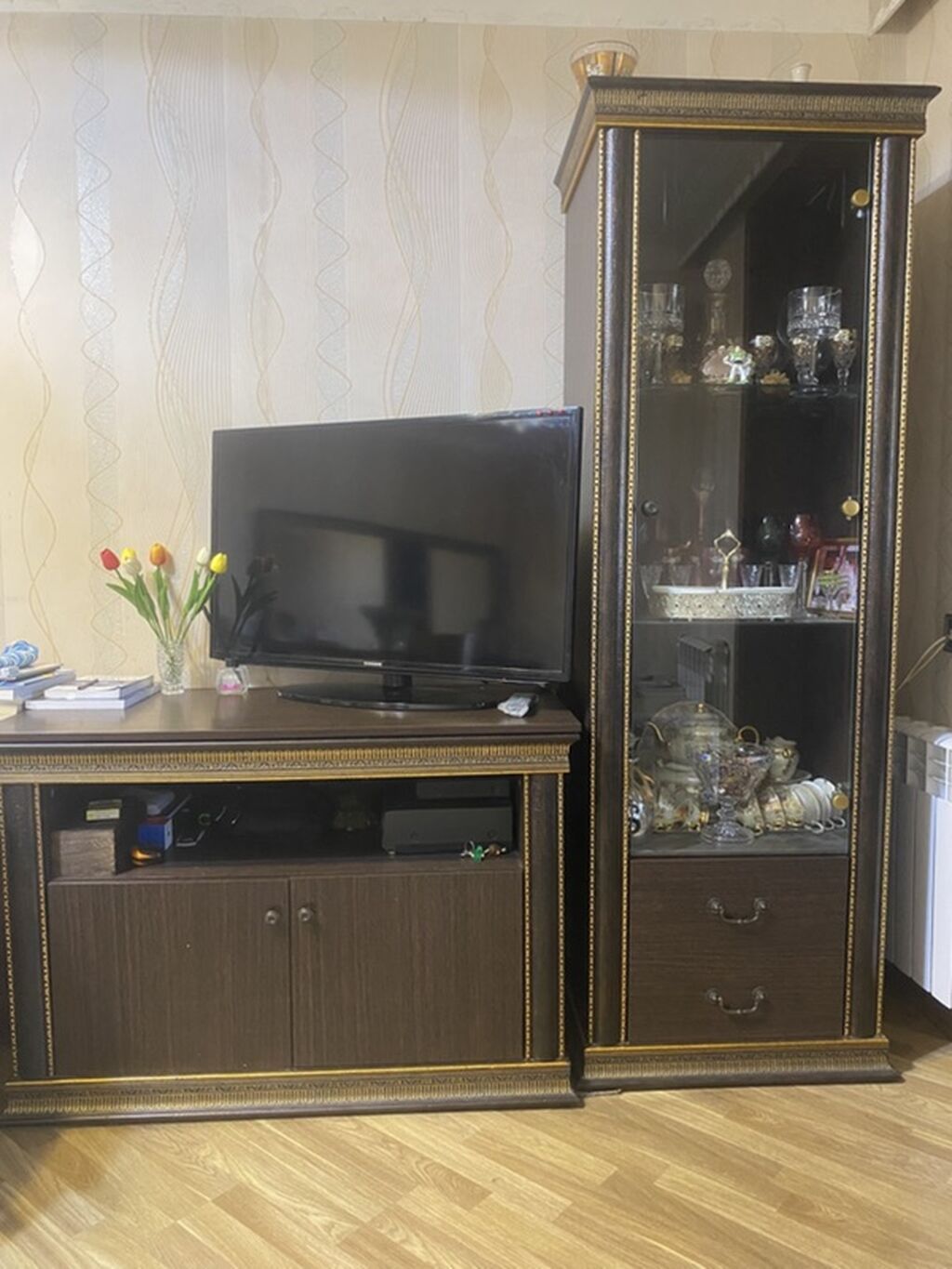 Klassik tərzli qonaq otağı mebel dəsti – TV stendi və vitrin şkafı — Mebel, Sumqayıt