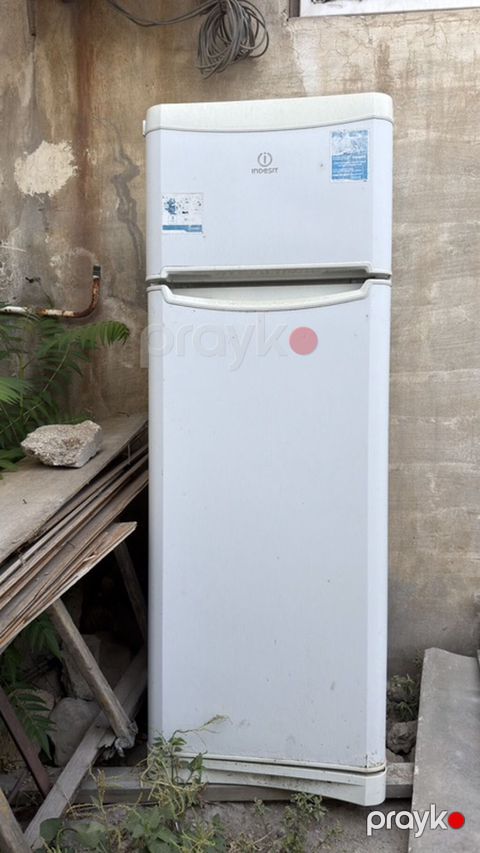 Indesit iki qapılı soyuducu korpusu Mator yoxdu sadece korpusdu