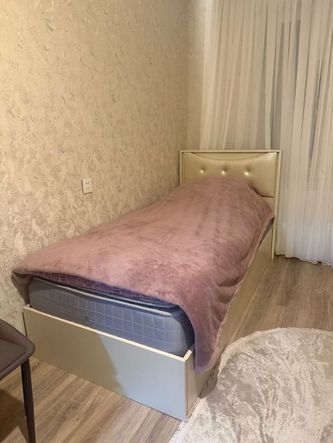 Tək nəfərlik çarpayı – zərif və rahat dizayn - Ölçü: təxminən 90x190 — Digah