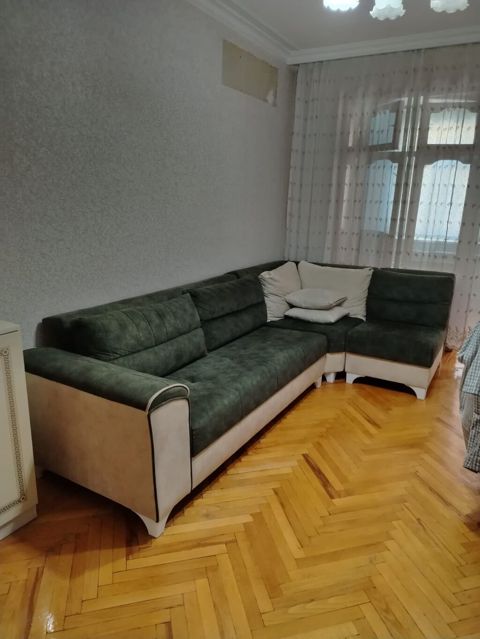 Divan satılır 300₼. açılır bazası var. Öıçü 3/1.70. Ünvan Həzi — Bakı