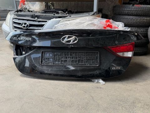 Hyundai Elantra 2014 baqajı — Bakı