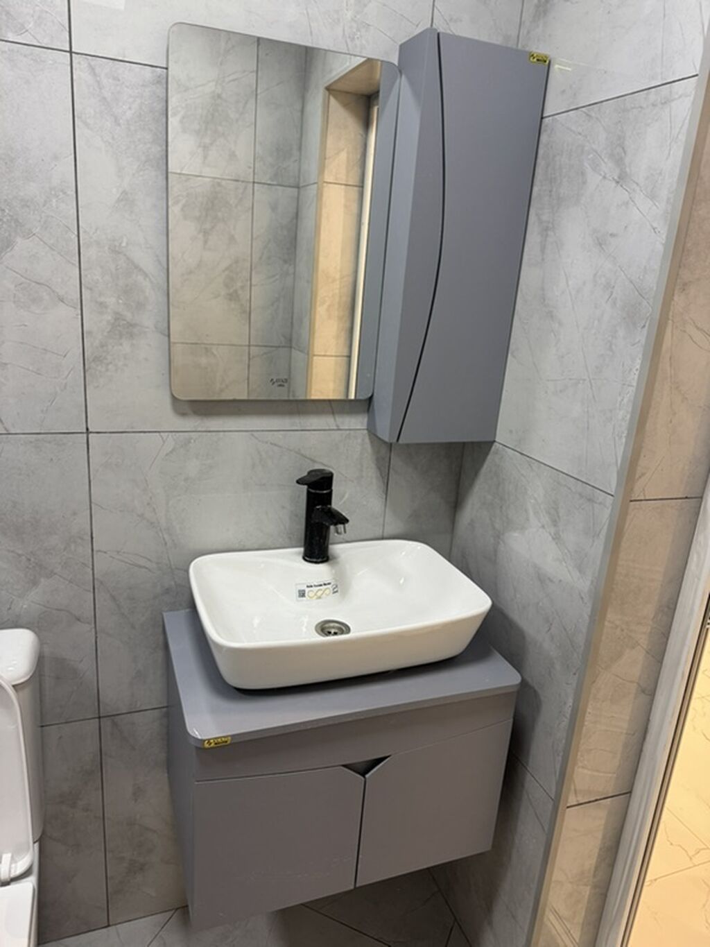 Hamam üçün asma mebel dəsti 2 si 100 azn Tərkib: - Kvadrat formalı — Mallar, Digah (2)