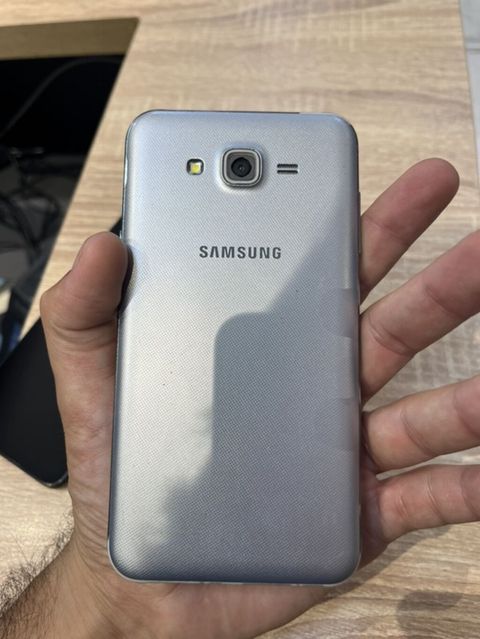 Samsung Galaxy J7 2018, 16 GB, rəng - Gümüşü, Qırıq — Bakı