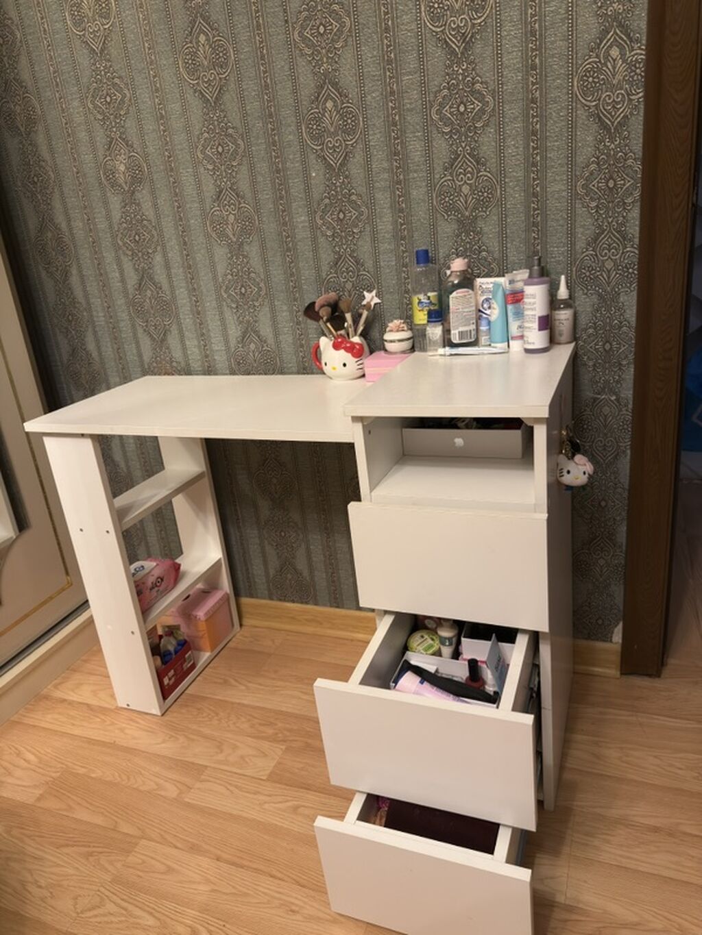 Ağ rəngdə kosmetik makyaj masası/çalışma,iş stolü - Kompakt L formalı — Mebel, Pirəkəşkül (3)