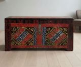 Rəngarəng naxışlarla bəzədilmiş taxta sandıq. - Material: massiv — Копилки и шкатулки