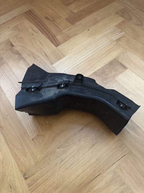 BMW F30 2014 hava borusu. Sol teref (pasajir) — Bakı