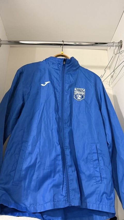 Joma “Sabah FK” rəsmi loqolu yüngül küləkkeçirməz jaket - Rəng: kral — Bakı