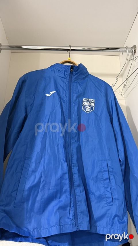 Joma “Sabah FK” rəsmi loqolu yüngül küləkkeçirməz jaket - Rəng: kral — Bakı
