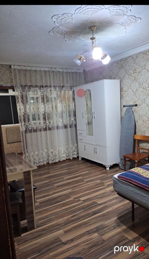 2 otaqlı mənzil – tam mebelli - Otaqda iki nəfərlik çarpayı, paltar