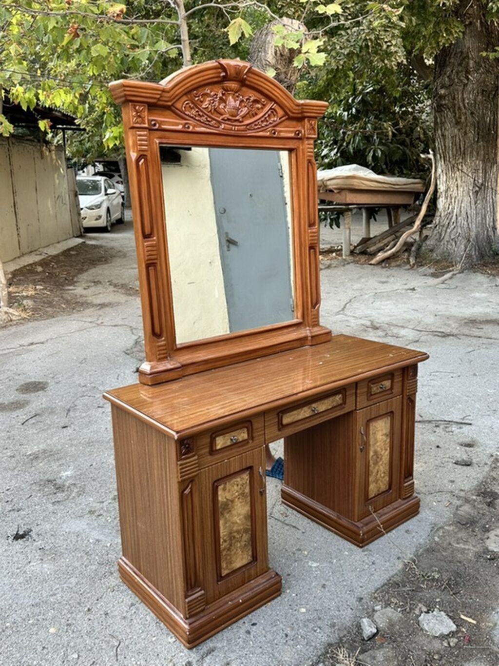 Klassik üslubda taxtadan hazırlanmış güzgülü makiyaj/komod masası — Mebel, Bakı (2)