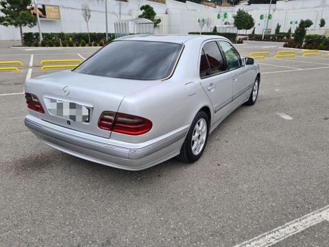 Mercedes-Benz E 220: 2.2 l 2000 il Sedan — Bakı