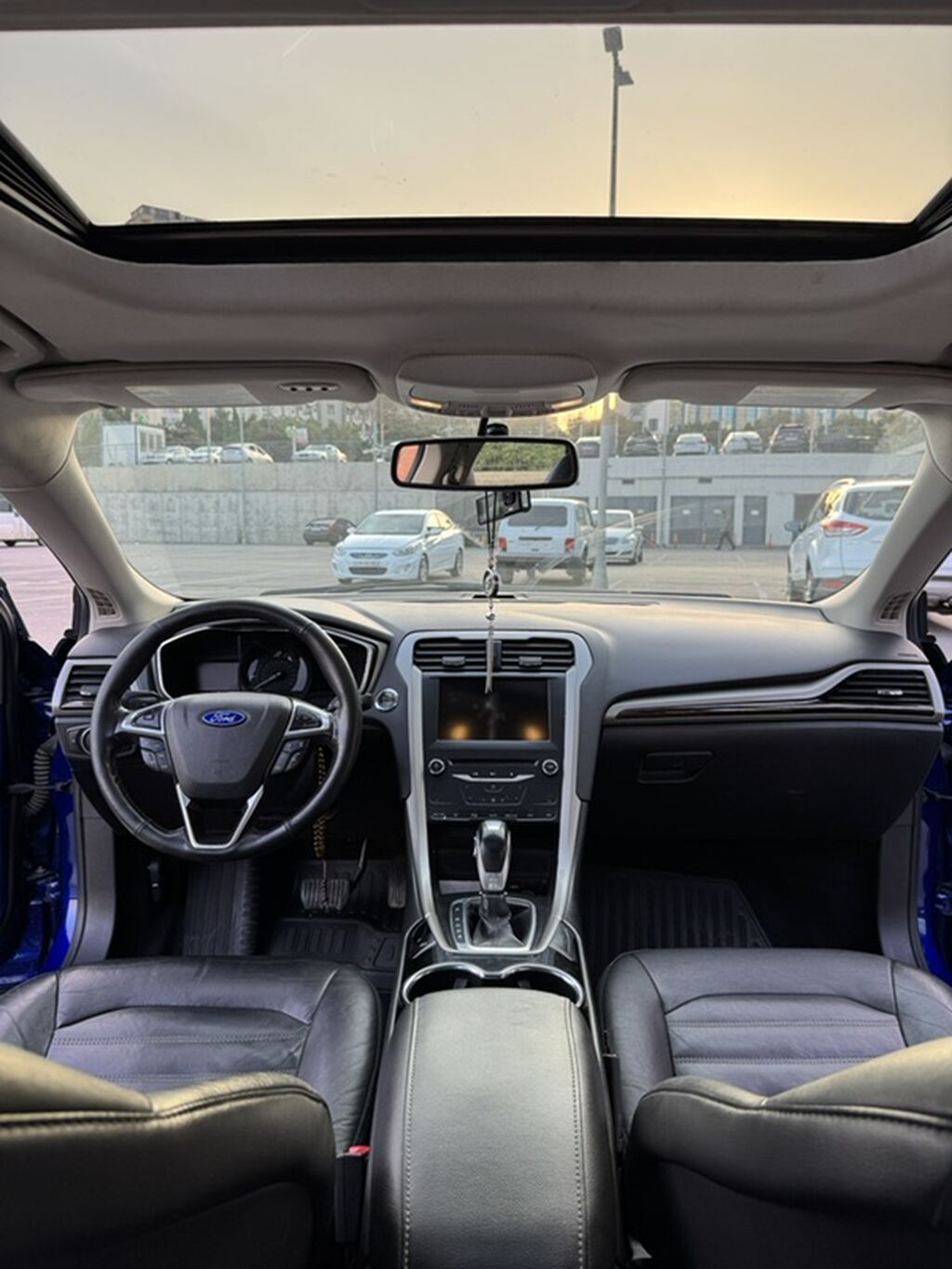 Ford Fusion sedan – mavi rəng, 4 qapı, ön və arxa park yerlərində — Avto, Bakı (9)