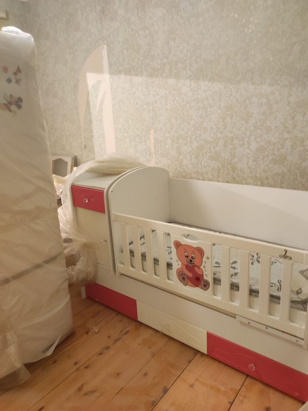 Uşaq beşiyi – yan dolablı və aşağı çekmecəli model - Rəng: ağ və — Mebel, Digah (5)