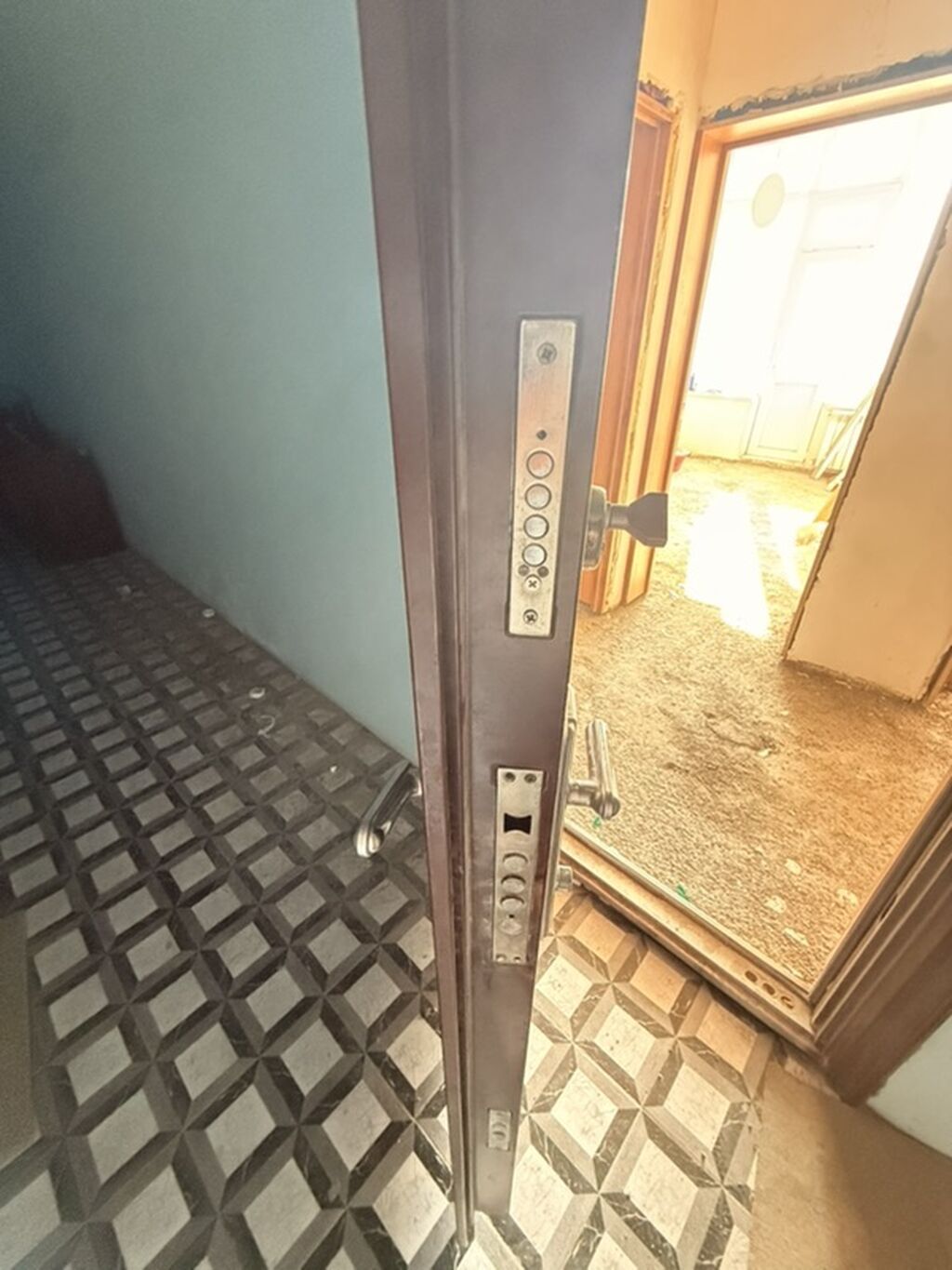 Navastroyka qapısı ölçü 205x95. Mexanizm işləmir. Sadəcə yuxarıdan — Mallar, Bakı (3)