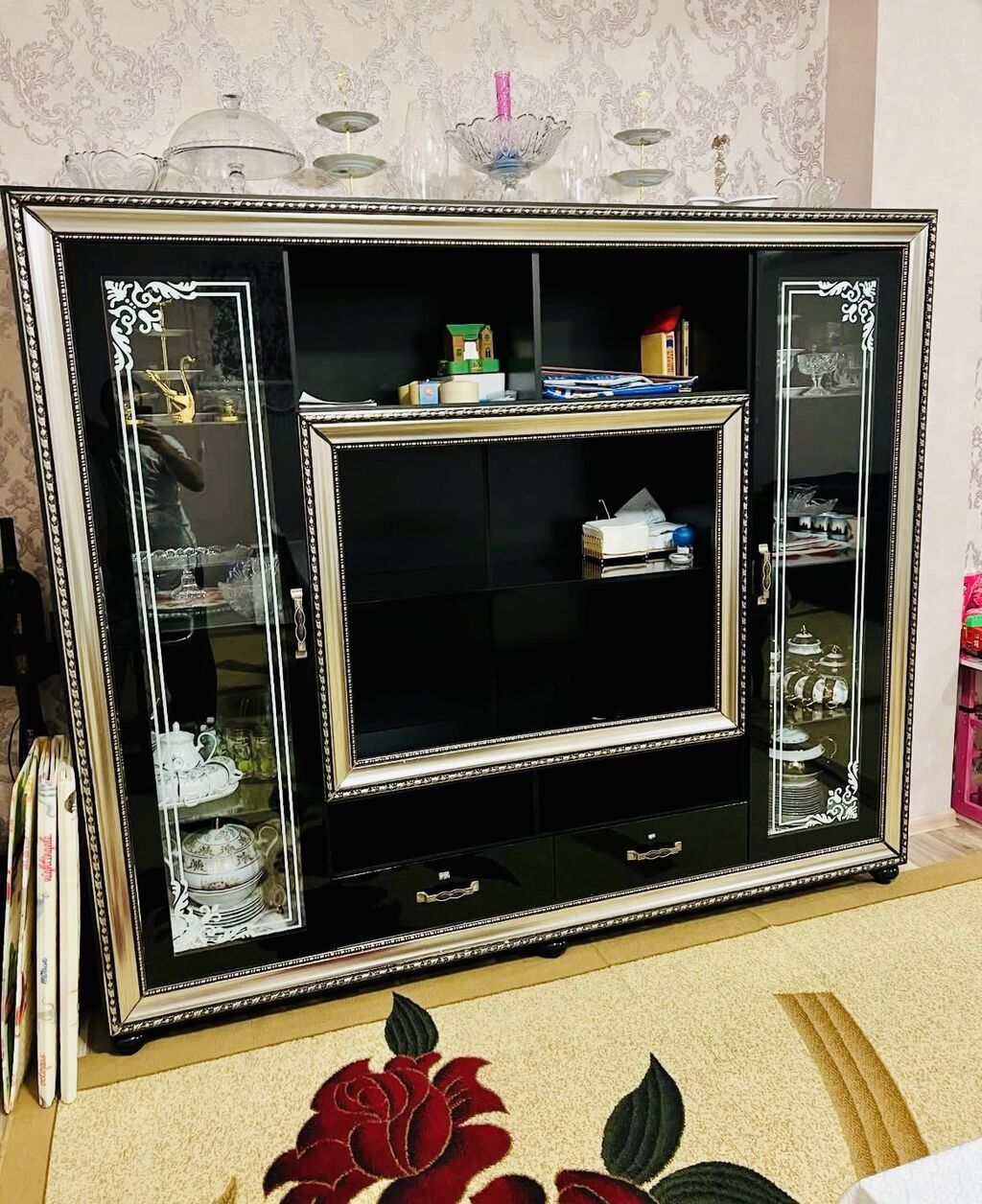 Çox səliqəli və möhkəm bir tv stenddi həmçinin servant kimi də — Mebel, Qax