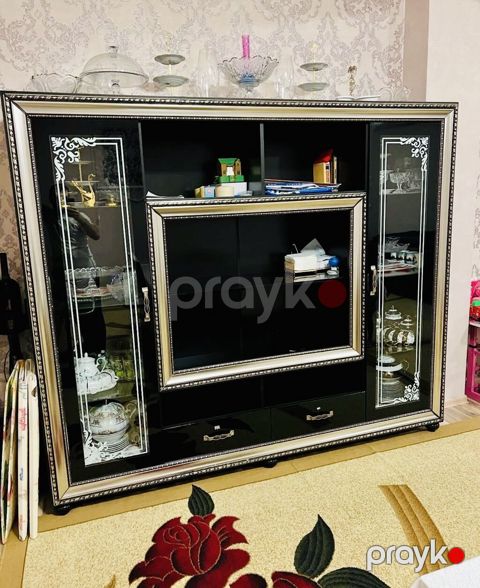 Çox səliqəli və möhkəm bir tv stenddi həmçinin servant kimi də