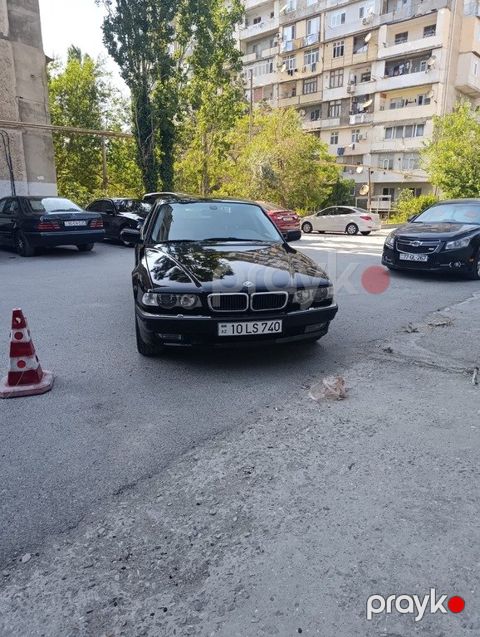 BMW 740, 3.9 L, 2000 il, 300 000 km