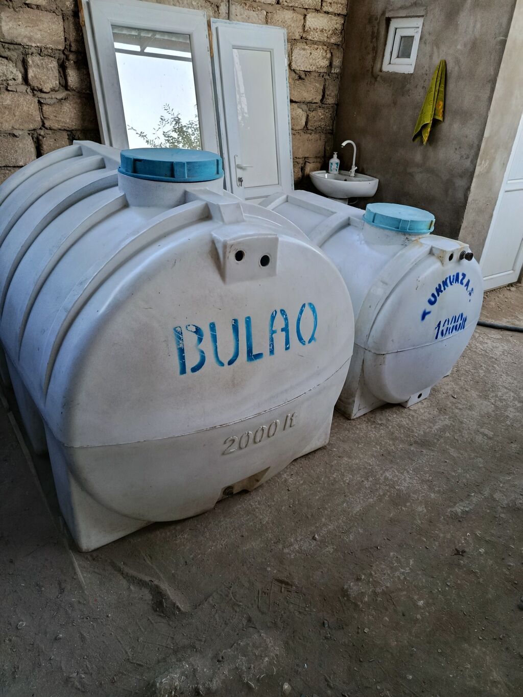 Plastik su çəni, 2ton 190azn,ton və 1ton,100azn, su axıdan yeri vs — Mallar, Bakı