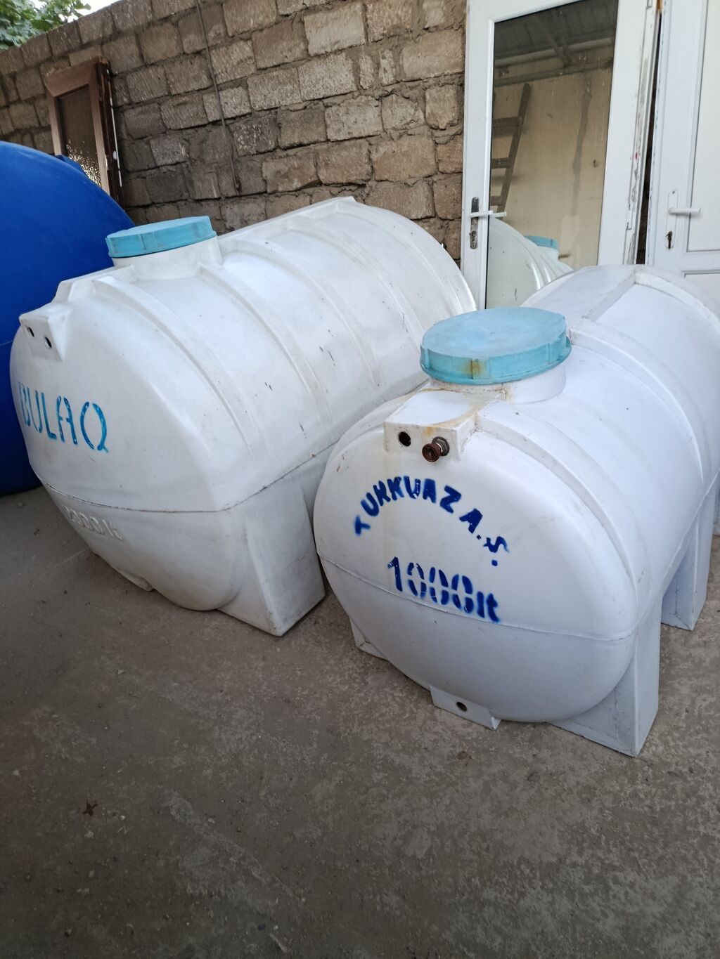 Plastik su çəni, 2ton 190azn,ton və 1ton,100azn, su axıdan yeri vs — Mallar, Bakı (2)