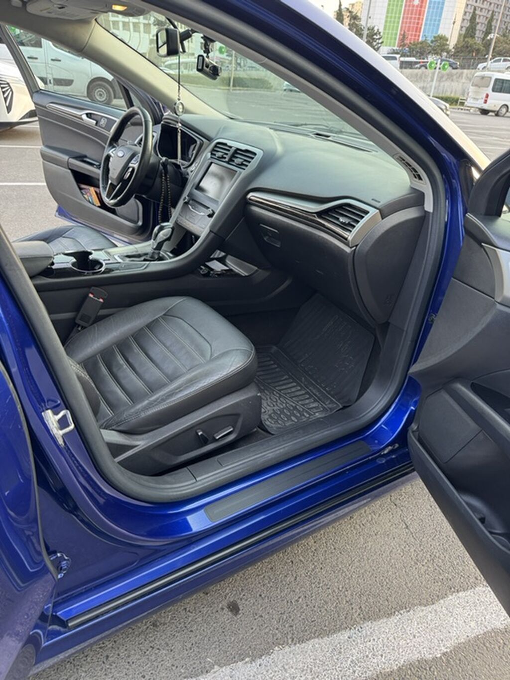 Ford Fusion sedan – mavi rəng, 4 qapı, ön və arxa park yerlərində — Avto, Bakı (10)