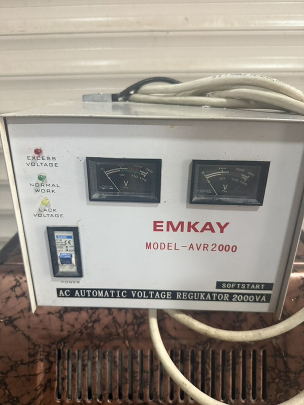 Emkay MODEL–AVR2000 – AC Avtomatik Gərginlik Tənzimləyicisi (2000 VA) — Mallar, Novxanı (3)