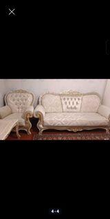 Klassik üslubda qonaq otağı dəsti Tərkib: - 3 nəfərlik divan – krem — Мебель