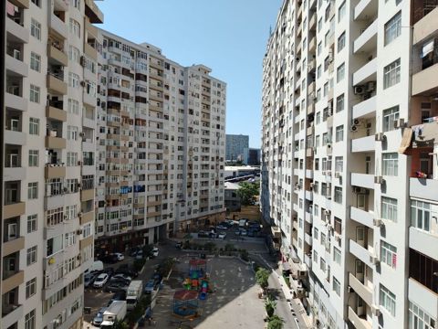 Unavm 3 mkr dairəsi ilə 20nyanvar metrosuun yani liftde var 2 dene — Şirvan