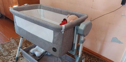 Kidilo beşik/yan beşik - Yan açılan beşik: valideyn çarpayısına — Qazax