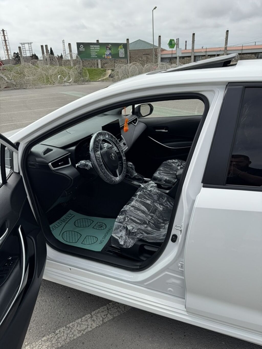 Toyota Corolla sedan – ağ rəng, hibrid. Texnologiya və avadanlıq — Avto, Digah (2)