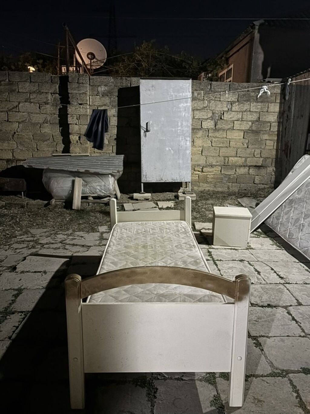 İşlənmiş, Təknəfərlik çarpayı, Bazasız, Matras ilə, Siyirməsiz — Mebel, Güzdək (2)